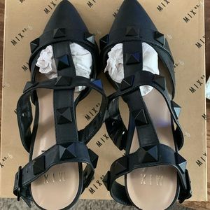 Mix No. 6 Lassy Pump; size 8.5 worn once for a few hours.